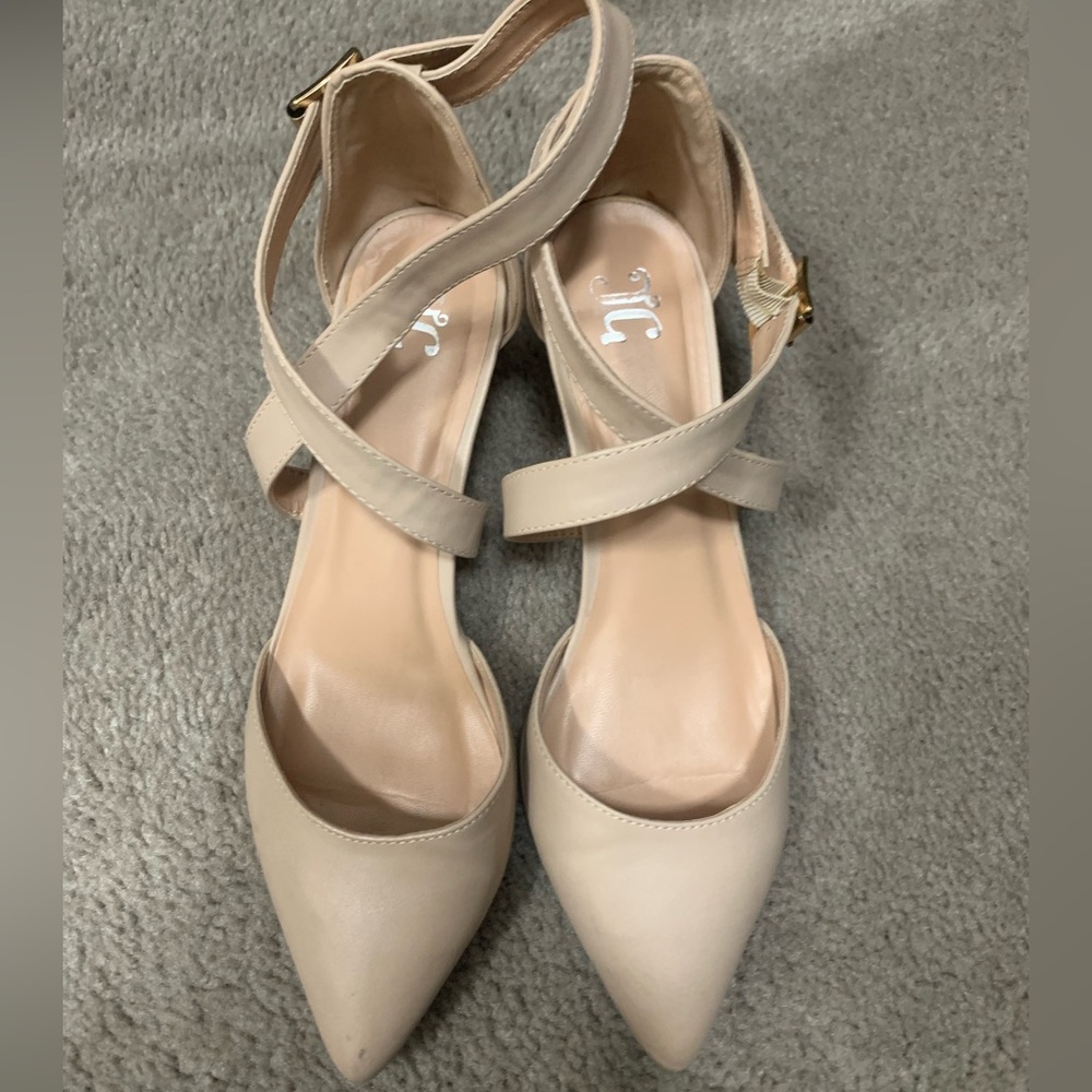 Nude color kitten heel shoes size 8